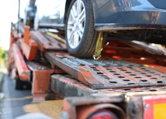Service de dépannage et remorquage – ASC Ramonville voiture chargée sur un plateau de remorquage à Ramonville-Saint-Agne par ASC Ramonville