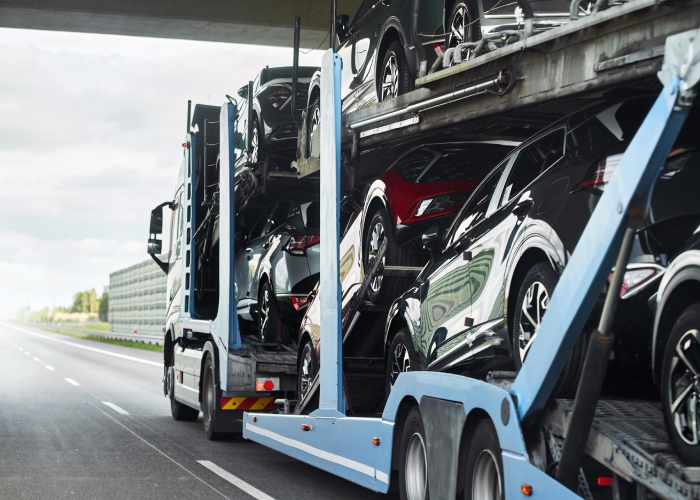 Transport de véhicules professionnels – ASC Ramonville camion porte-voitures transportant plusieurs véhicules pour ASC Ramonville sur autoroute